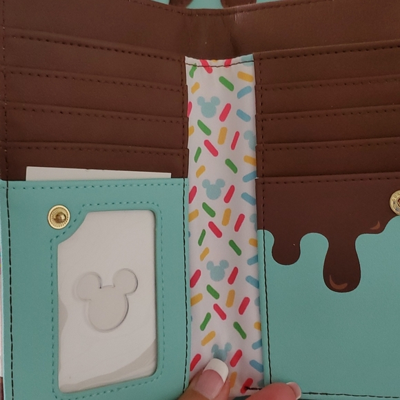 Loungefly cupcake backpack with wallet - Picture 4 of 6